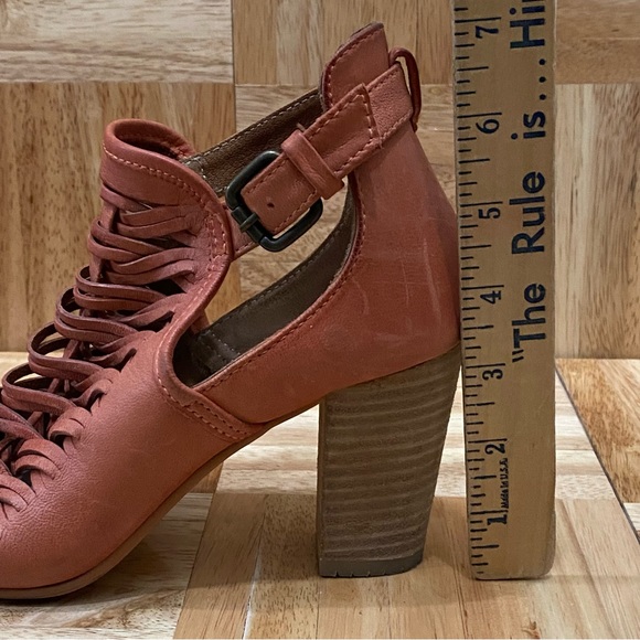 CHARLES by Charles David Coll Ginger Chunky Heel Sandal Size 7 - Picture 3 of 14